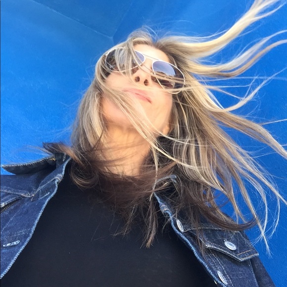 Meet your Posher, Juliana - Picture 1 of 2